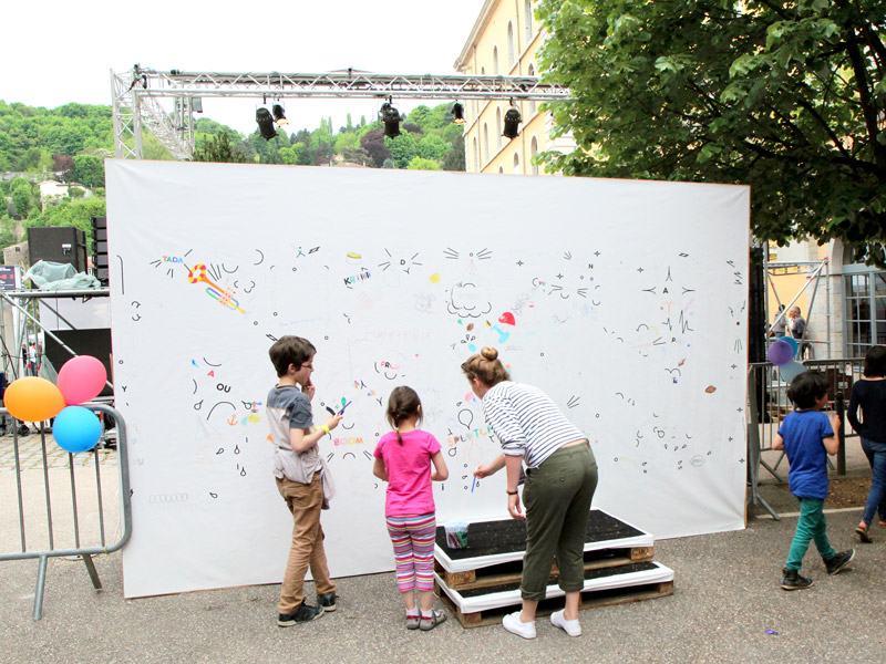 Nuits_sonores - Drawing wall in situ